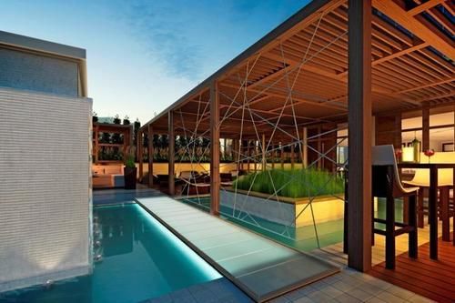 Life Suites  Front And Spadina