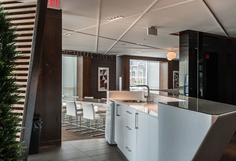 Life Suites  Front And Spadina