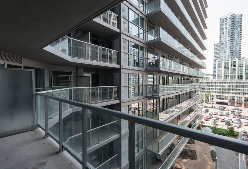 Life Suites  Front And Spadina