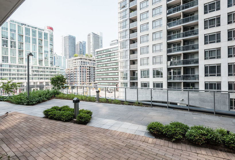 Life Suites Front And Spadina