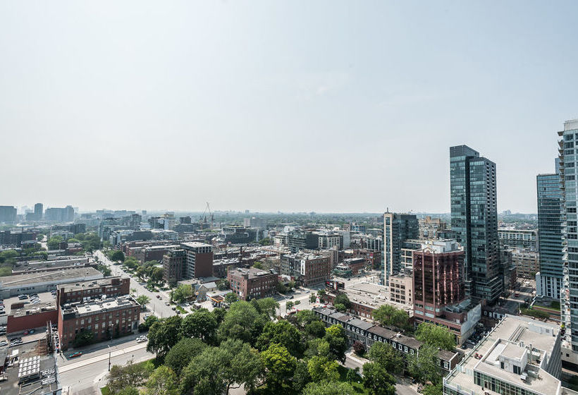 Life Suites  Front And Spadina
