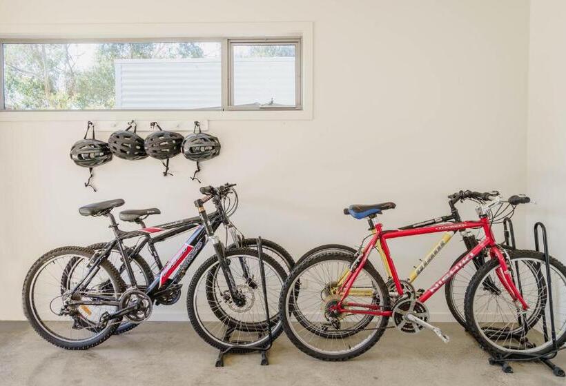 Living The Beach Dream Pets, Wifi, 4 Bdrm, 450m Shops