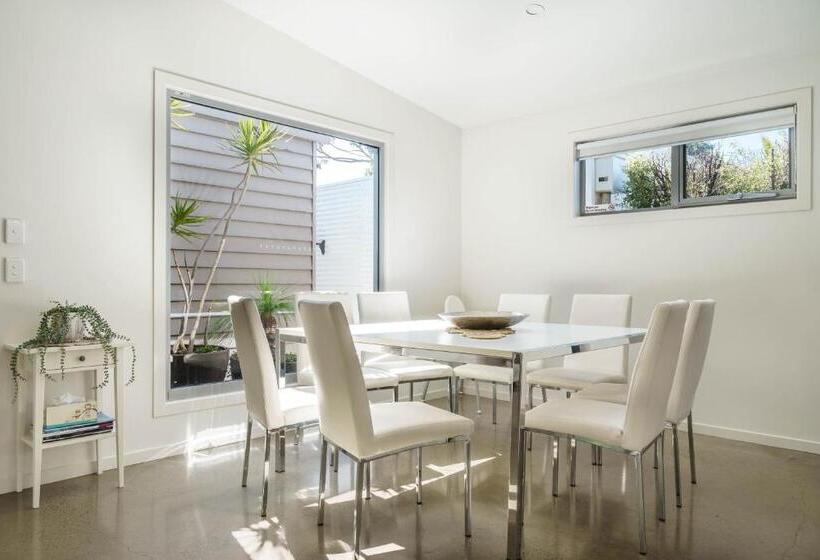 Living The Beach Dream Pets, Wifi, 4 Bdrm, 450m Shops