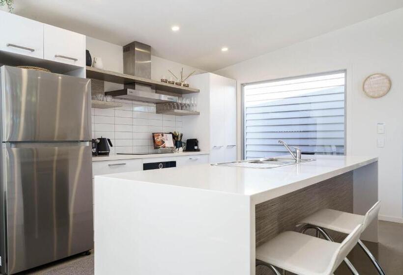 Living The Beach Dream Pets, Wifi, 4 Bdrm, 450m Shops