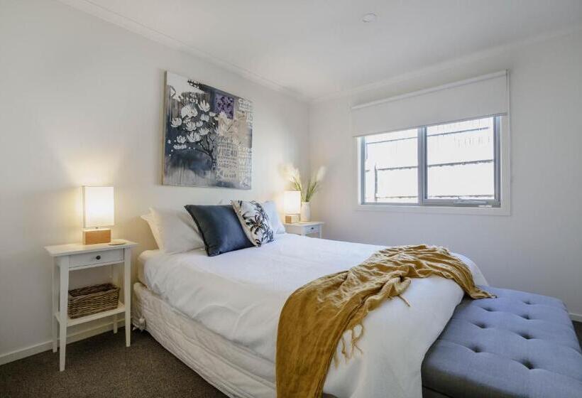 Living The Beach Dream Pets, Wifi, 4 Bdrm, 450m Shops