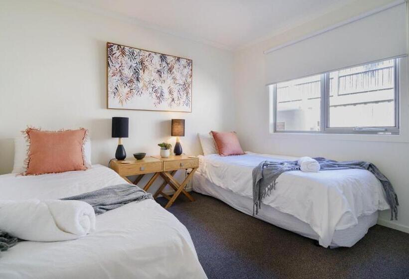 Living The Beach Dream Pets, Wifi, 4 Bdrm, 450m Shops