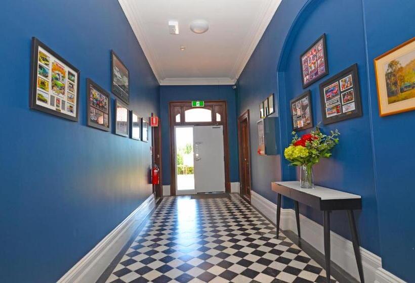 فندق على الطريق The Hallows Accommodation