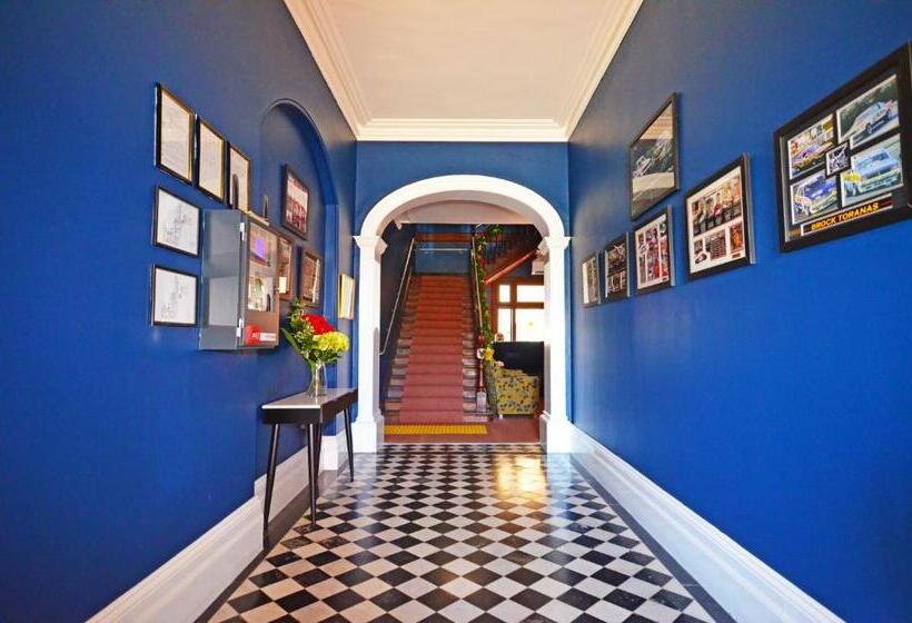 فندق على الطريق The Hallows Accommodation