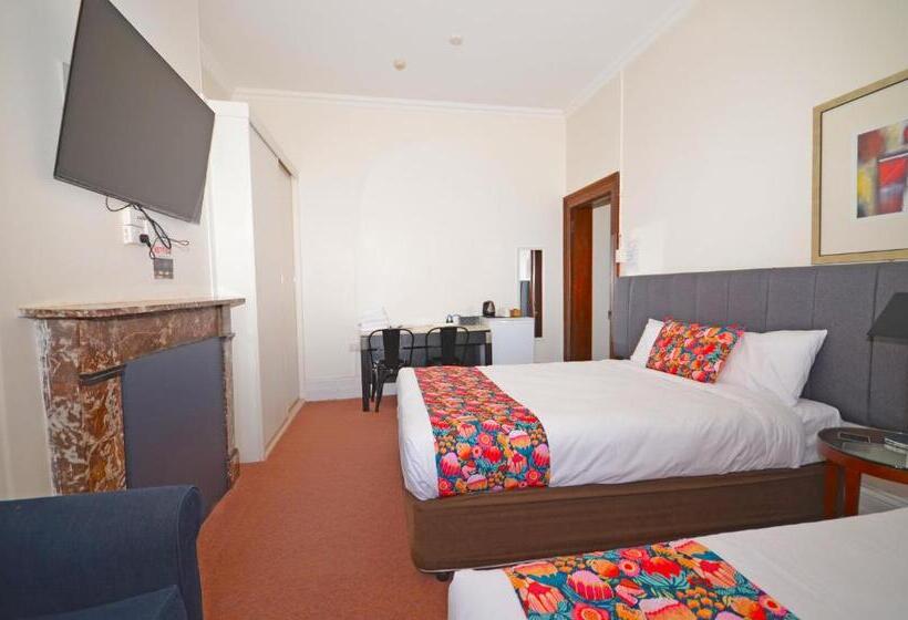 فندق على الطريق The Hallows Accommodation