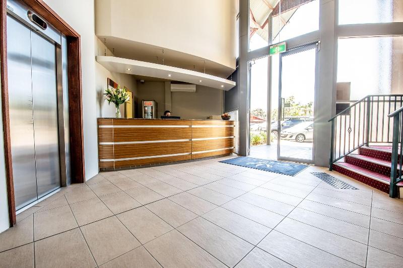 مُتل Warners At The Bay