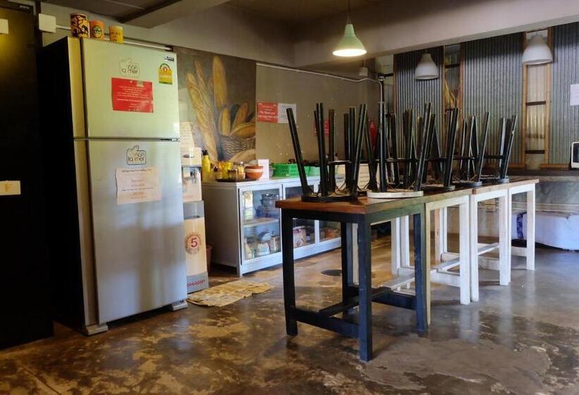 Non La Mer Hostel Bed & Yoga