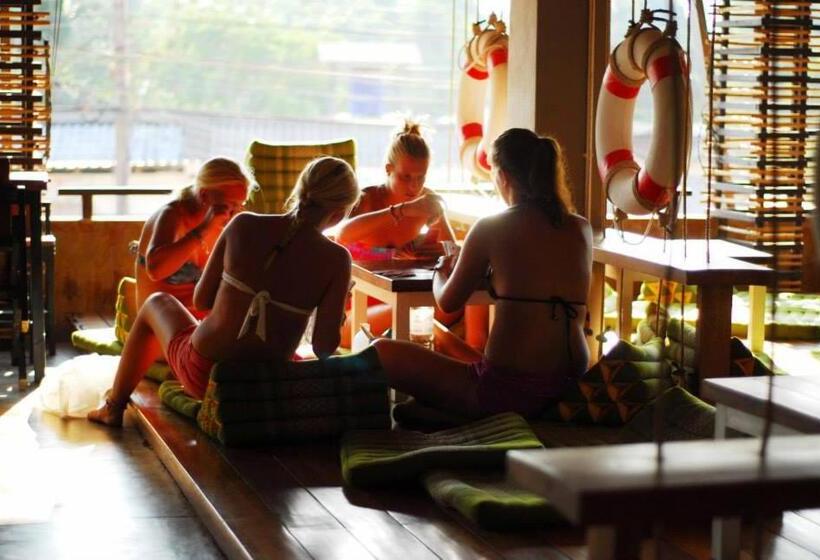 Non La Mer Hostel Bed & Yoga