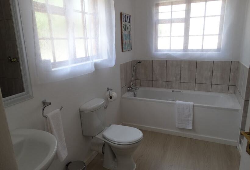 ペンション By The Way Guesthouse