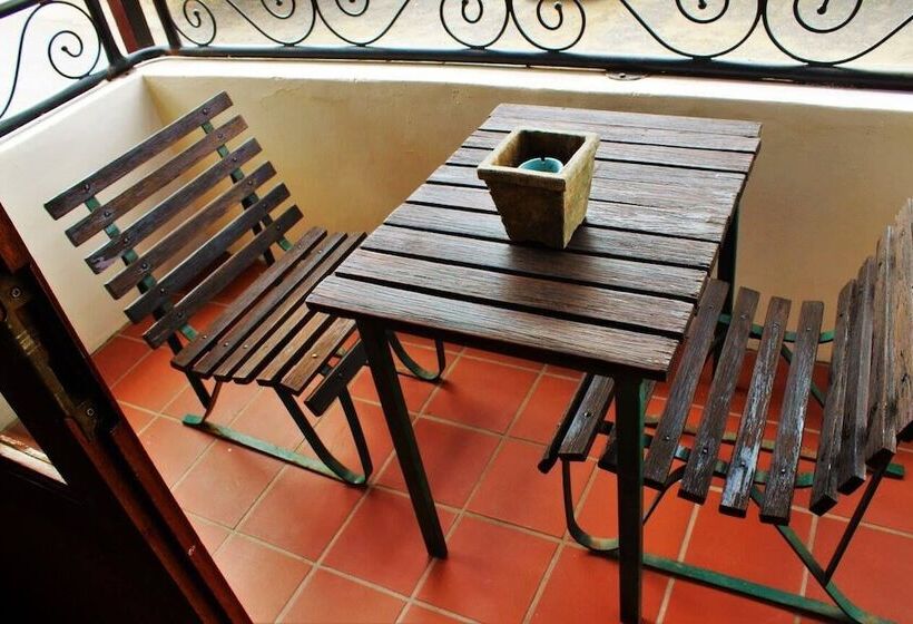 ペンション By The Way Guesthouse