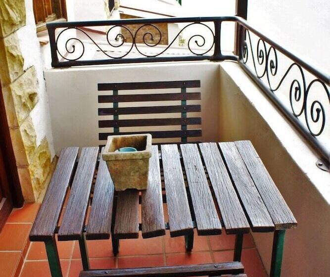 ペンション By The Way Guesthouse