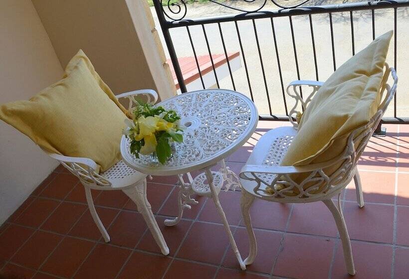 ペンション By The Way Guesthouse