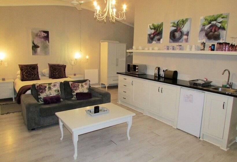 ペンション By The Way Guesthouse