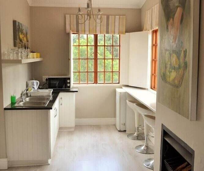 ペンション By The Way Guesthouse