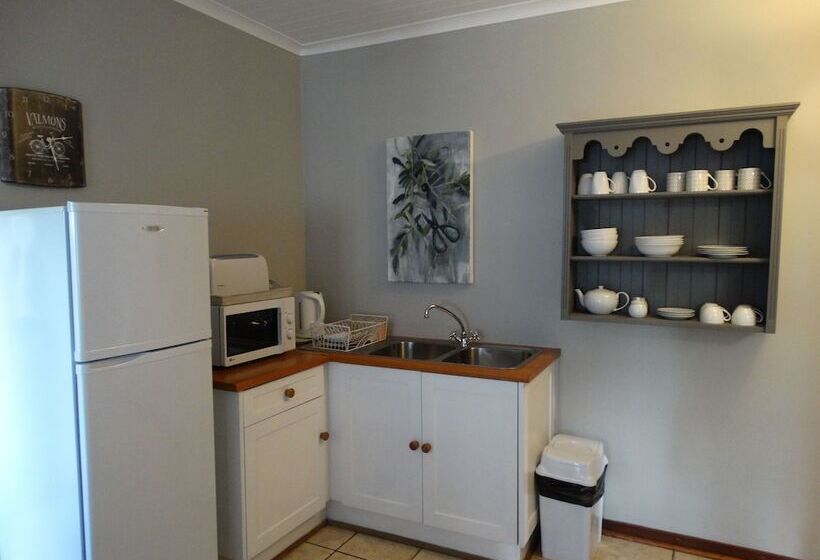 ペンション By The Way Guesthouse