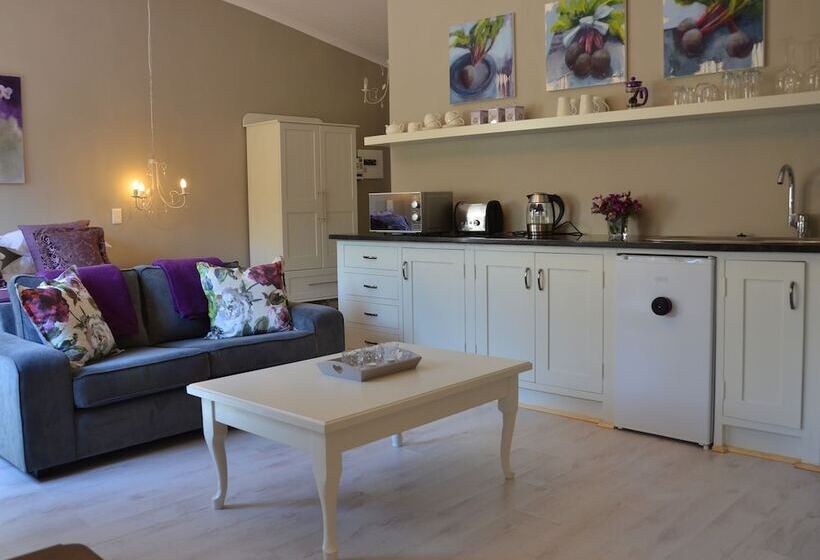 ペンション By The Way Guesthouse