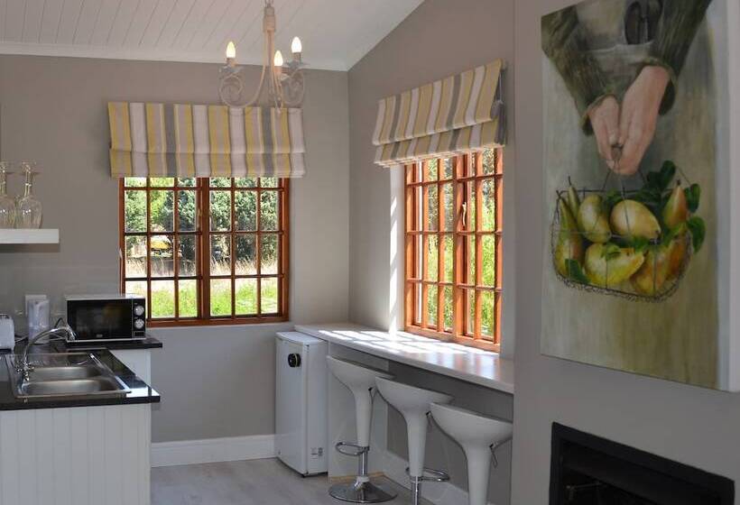 ペンション By The Way Guesthouse