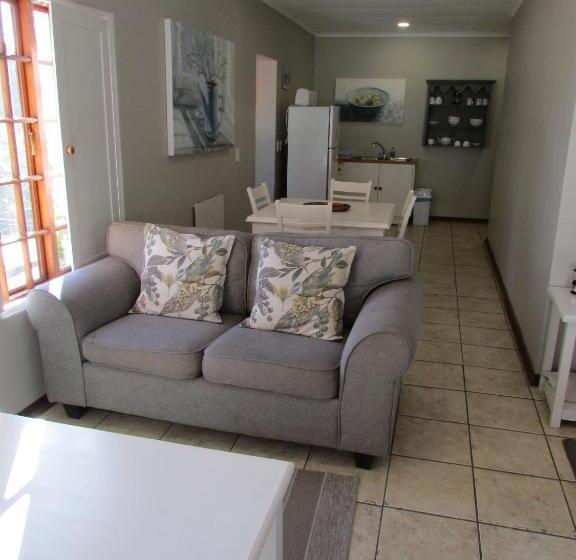 ペンション By The Way Guesthouse