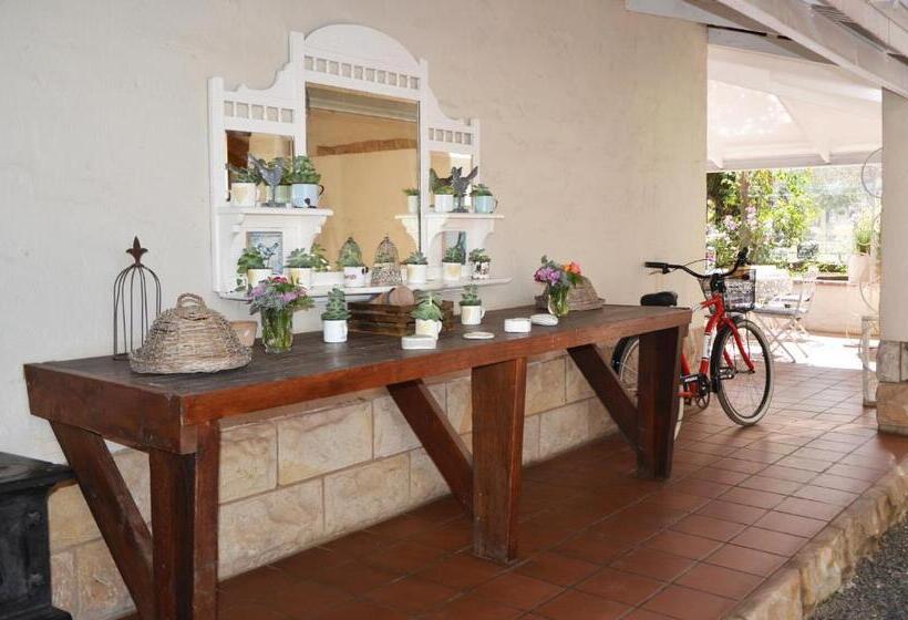 ペンション By The Way Guesthouse