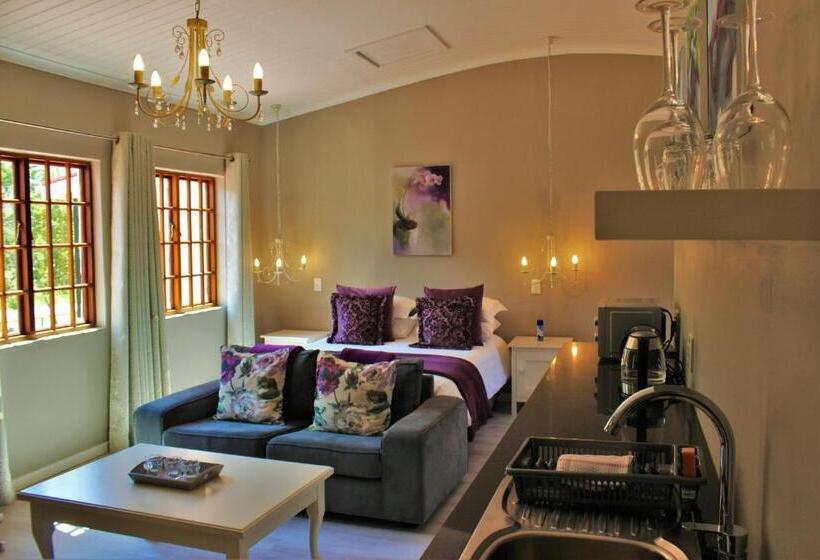 ペンション By The Way Guesthouse