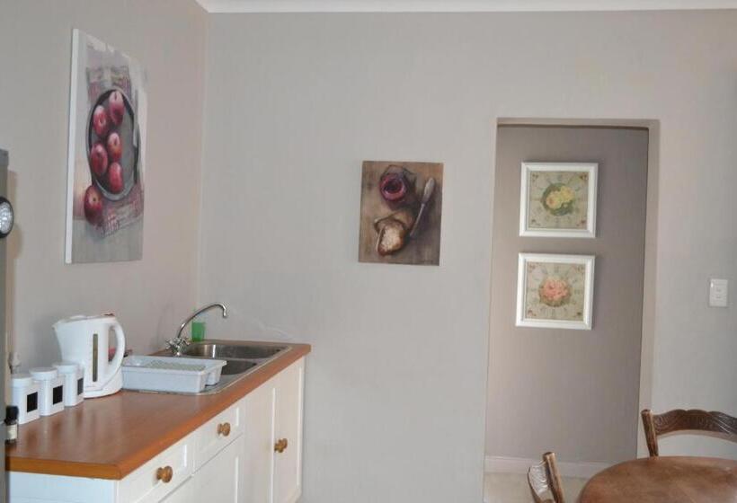 ペンション By The Way Guesthouse