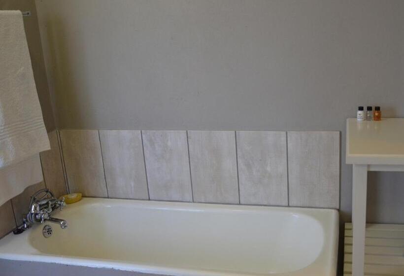 ペンション By The Way Guesthouse