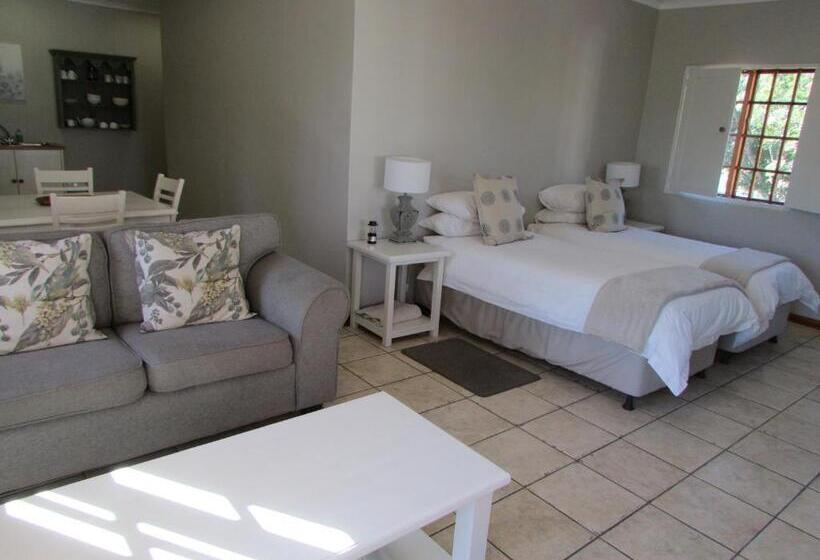 ペンション By The Way Guesthouse