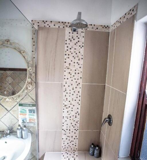 פנסיון Flametree Guesthouse