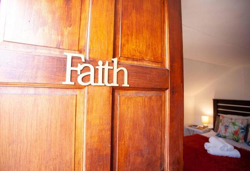 פנסיון Flametree Guesthouse