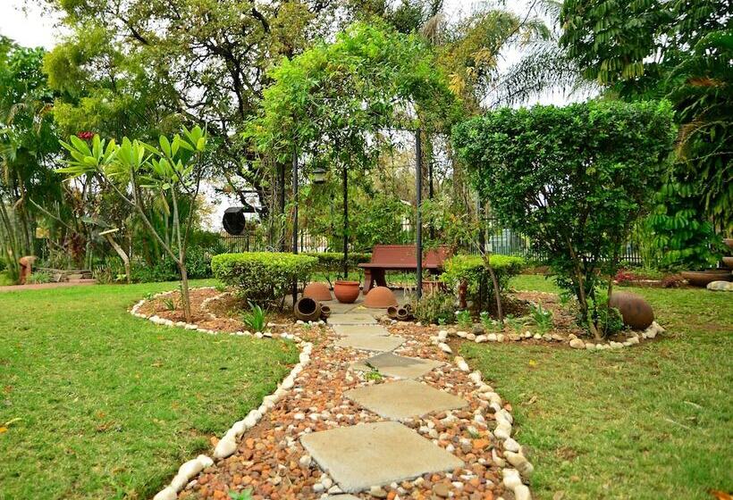 פנסיון Lalamo Guest House