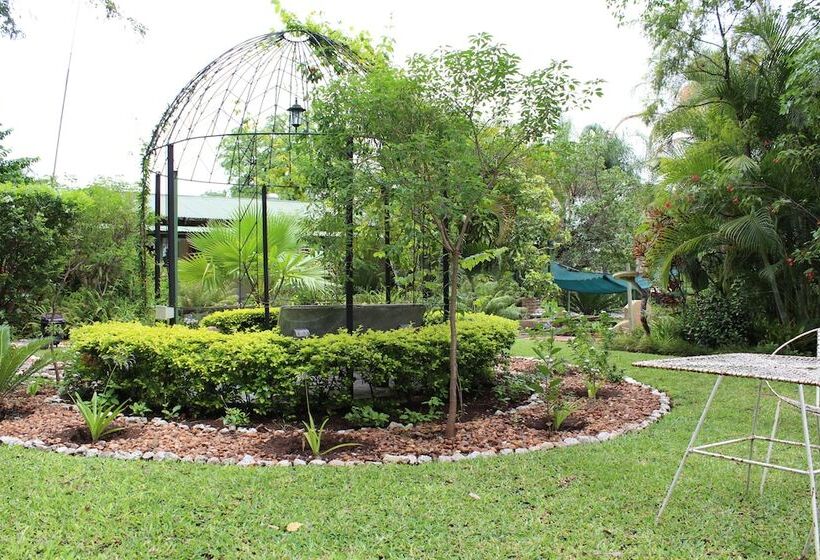 פנסיון Lalamo Guest House