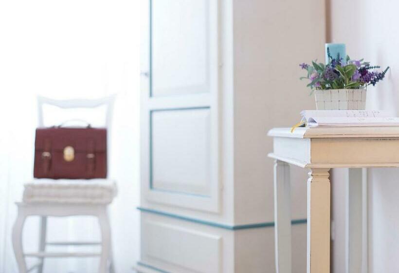 پانسیون Lungomare Rooms & Charme