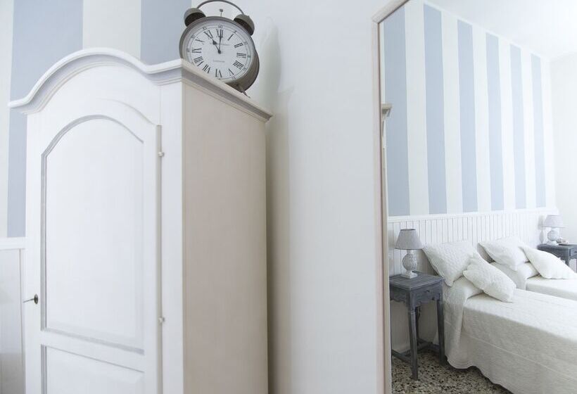 پانسیون Lungomare Rooms & Charme