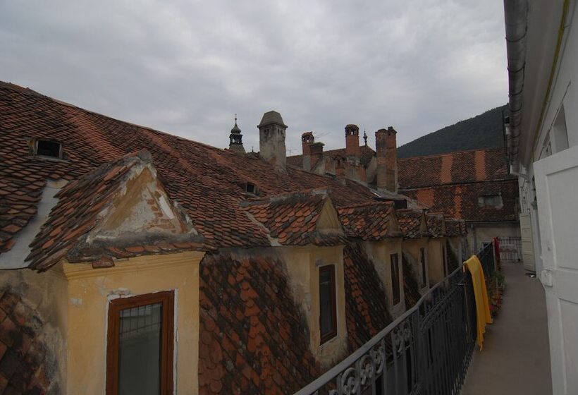 بنسيون Main Square Apartments & More