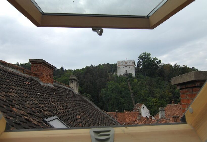 膳宿费 Main Square Apartments & More