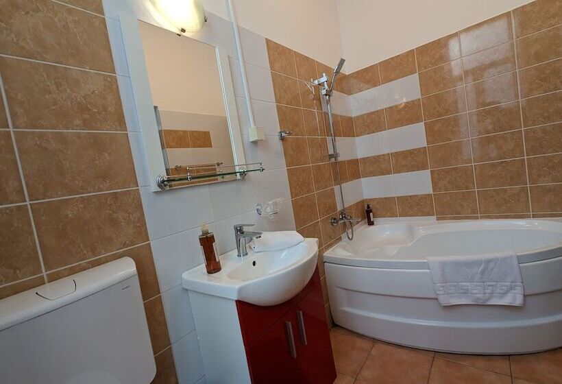 膳宿费 Main Square Apartments & More