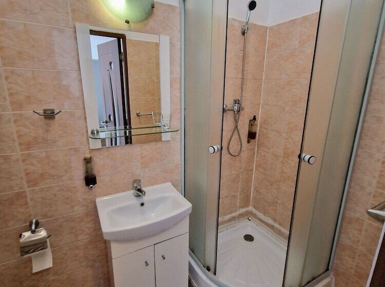 膳宿费 Main Square Apartments & More