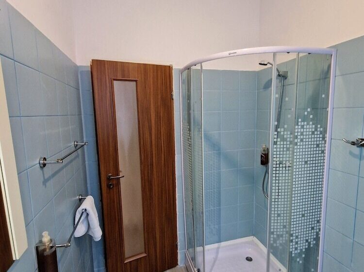 Пансион Main Square Apartments & More