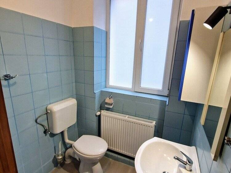 膳宿费 Main Square Apartments & More