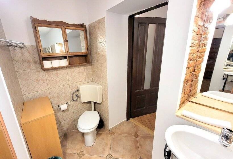 بنسيون Main Square Apartments & More