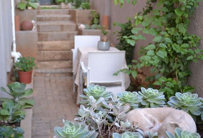 膳宿费 Muckleneuk Manor