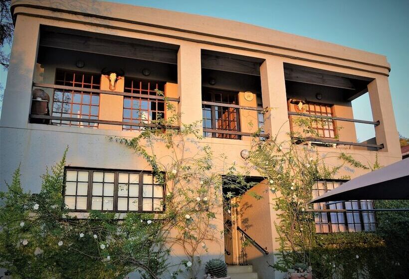 膳宿费 Muckleneuk Manor