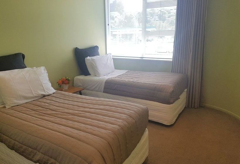 Waimahana Apartments