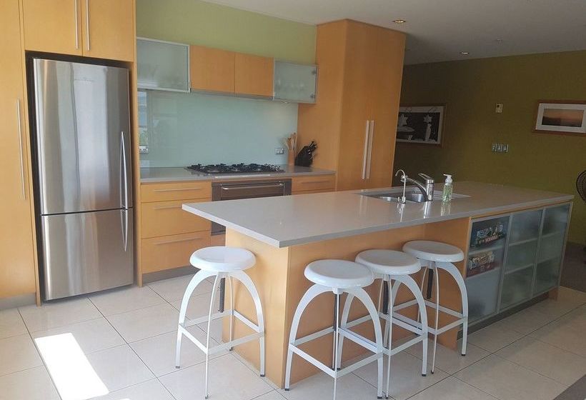 Waimahana Apartments