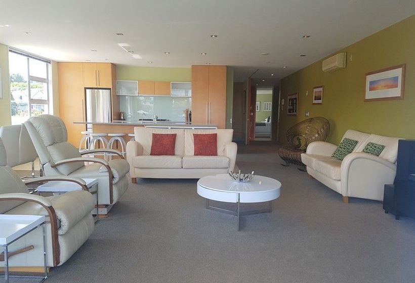 Waimahana Apartments