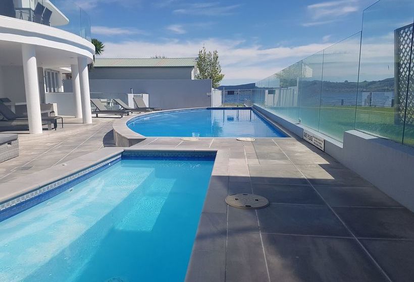 Waimahana Apartments